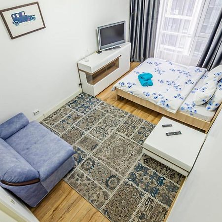 Однушка В Жк Абая 130/2 2019 Г.П. Lejlighed Almaty Eksteriør billede