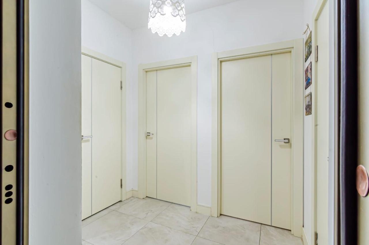 Однушка В Жк Абая 130/2 2019 Г.П. Lejlighed Almaty Eksteriør billede