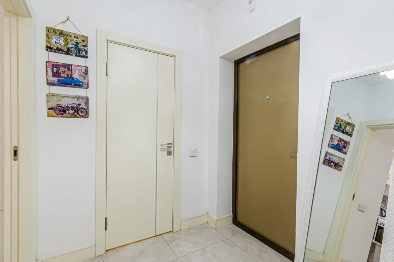 Однушка В Жк Абая 130/2 2019 Г.П. Lejlighed Almaty Eksteriør billede