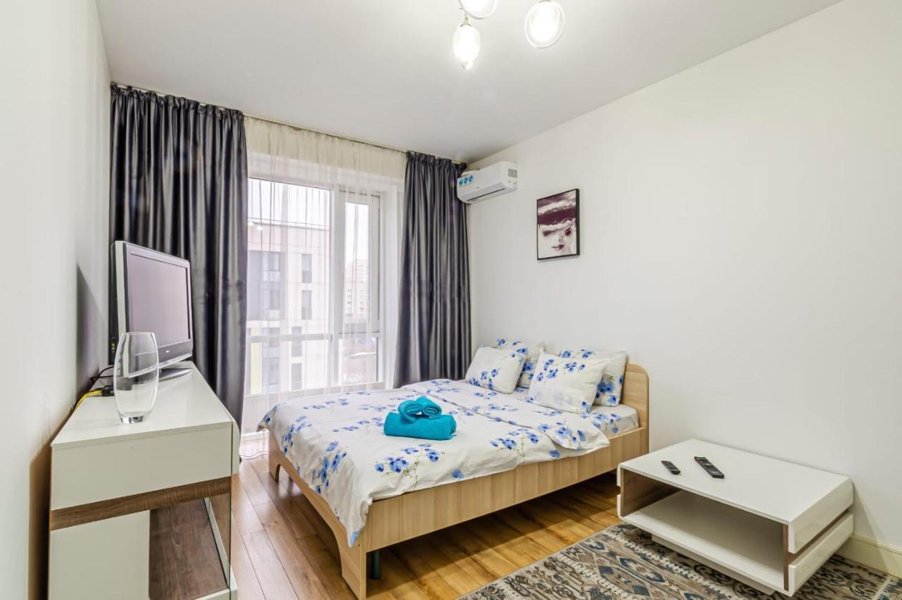 Однушка В Жк Абая 130/2 2019 Г.П. Lejlighed Almaty Eksteriør billede