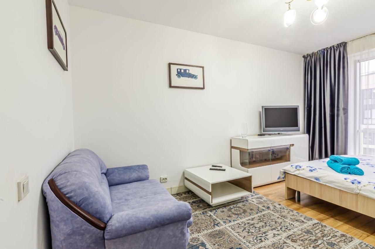 Однушка В Жк Абая 130/2 2019 Г.П. Lejlighed Almaty Eksteriør billede