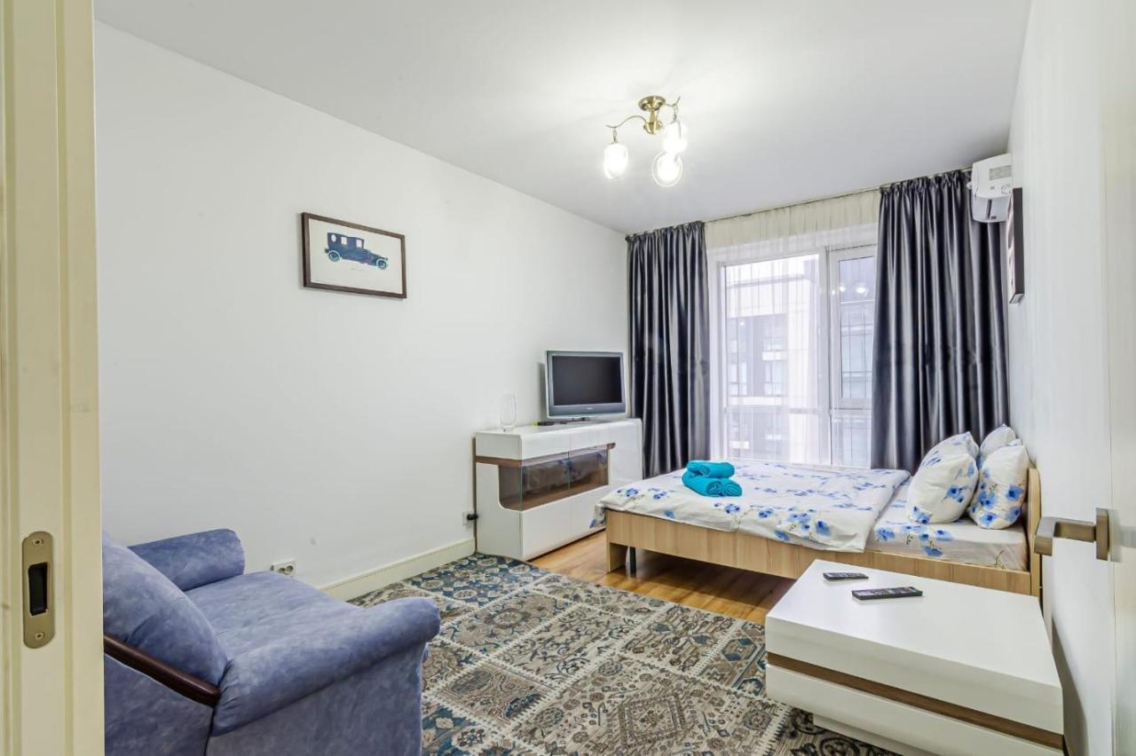 Однушка В Жк Абая 130/2 2019 Г.П. Lejlighed Almaty Eksteriør billede