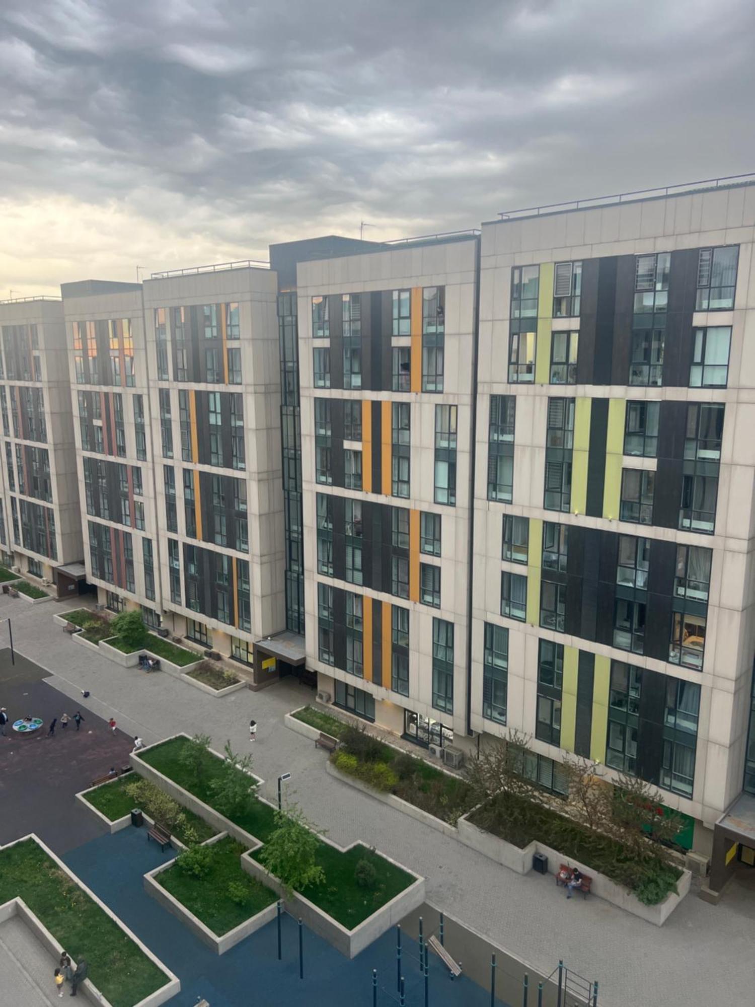 Однушка В Жк Абая 130/2 2019 Г.П. Lejlighed Almaty Eksteriør billede
